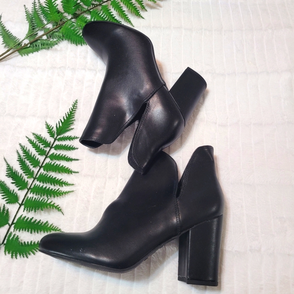 Boots - Picture 2 of 8